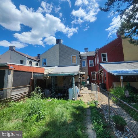 727 WALNUT ST, Columbia, PA 17512