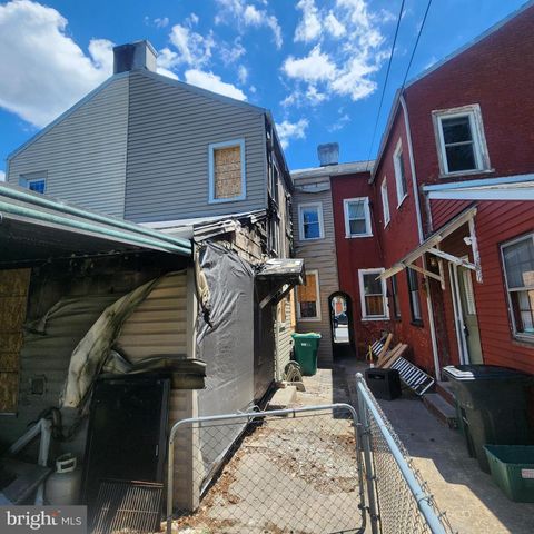 727 WALNUT ST, Columbia, PA 17512