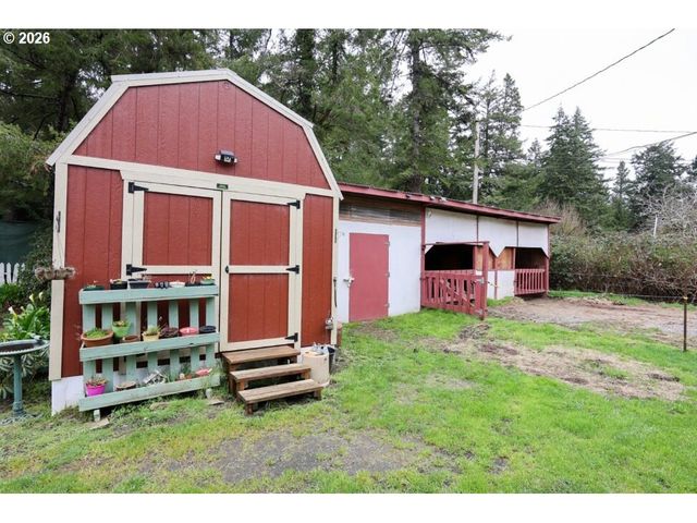 93621 DRIFTWOOD INN Ln, North Bend, OR 97459