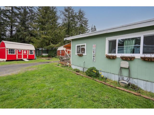 93621 DRIFTWOOD INN Ln, North Bend, OR 97459