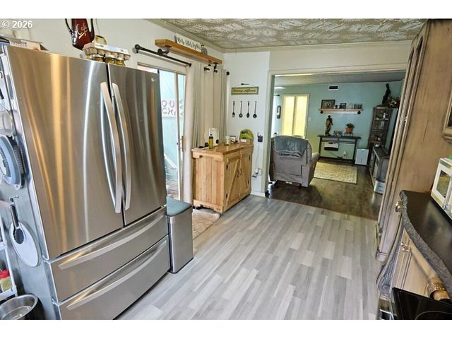 93621 DRIFTWOOD INN Ln, North Bend, OR 97459