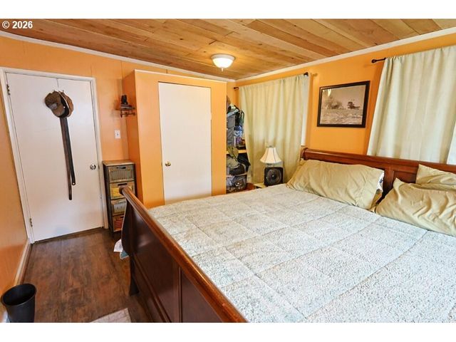 93621 DRIFTWOOD INN Ln, North Bend, OR 97459