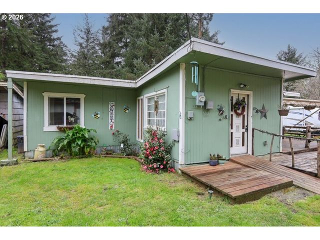93621 DRIFTWOOD INN Ln, North Bend, OR 97459