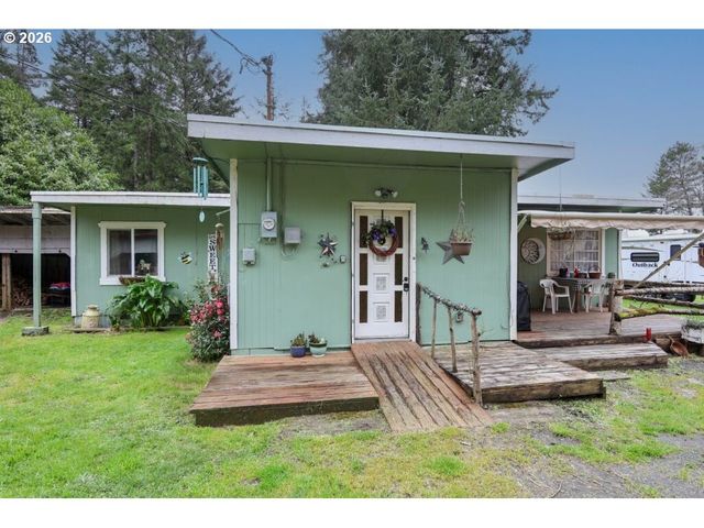93621 DRIFTWOOD INN Ln, North Bend, OR 97459