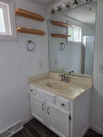 11205 Corby Street, Omaha, NE 68144