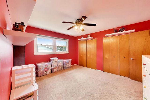 8 Charles Court, Buffalo Grove, IL 60089