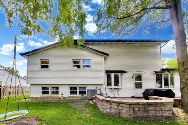 8 Charles Court, Buffalo Grove, IL 60089