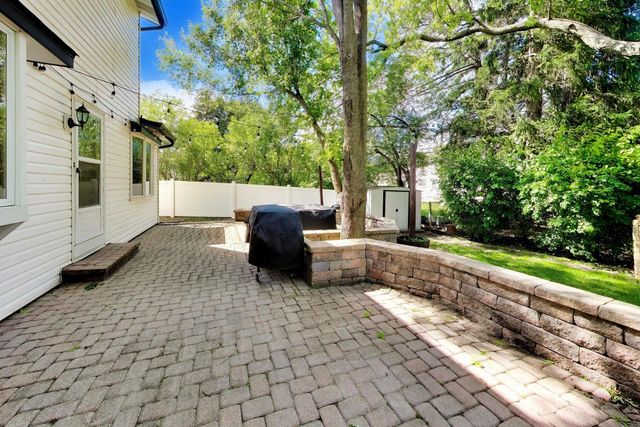 8 Charles Court, Buffalo Grove, IL 60089