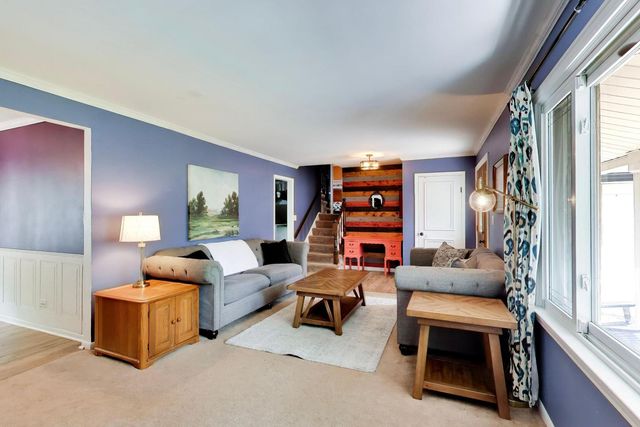 8 Charles Court, Buffalo Grove, IL 60089