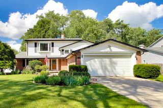 8 Charles Court, Buffalo Grove, IL 60089