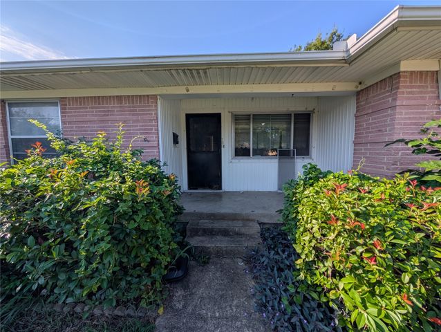 2412 Hillsboro Avenue, Dallas, TX 75228