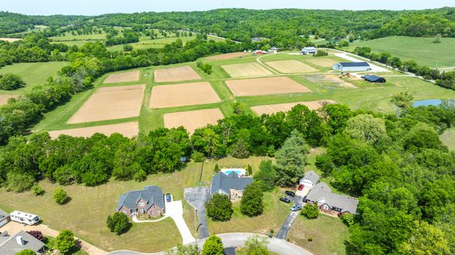 2118 Sue Ln, Spring Hill, TN 37174