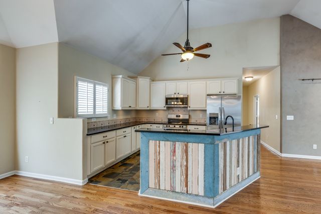 2118 Sue Ln, Spring Hill, TN 37174