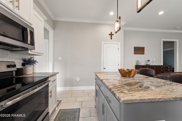 305 Adry Lane, Youngsville, LA 70592