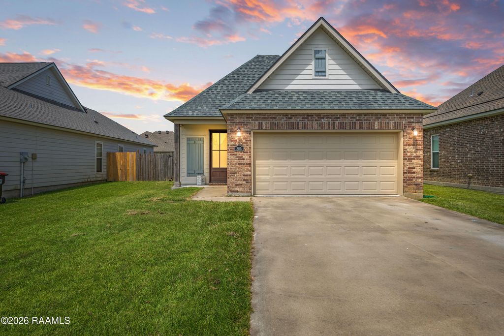 305 Adry Lane, Youngsville, LA 70592