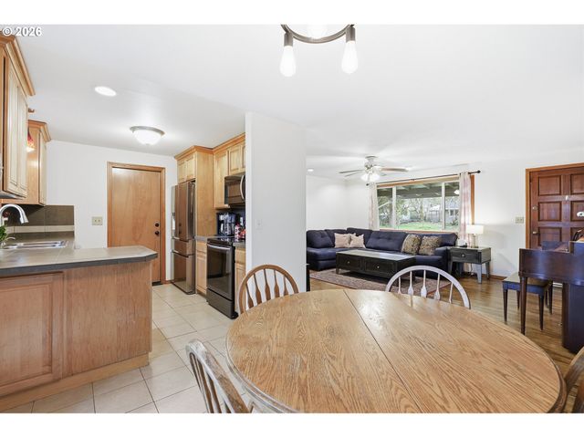 16825 Sw CAMBRIDGE Ct, Beaverton, OR 97078