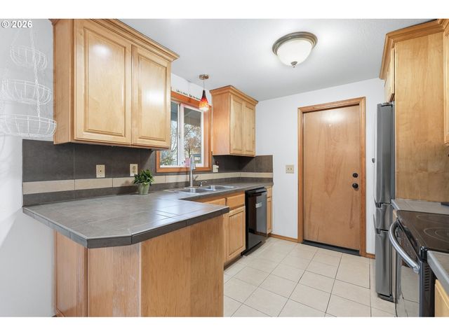 16825 Sw CAMBRIDGE Ct, Beaverton, OR 97078