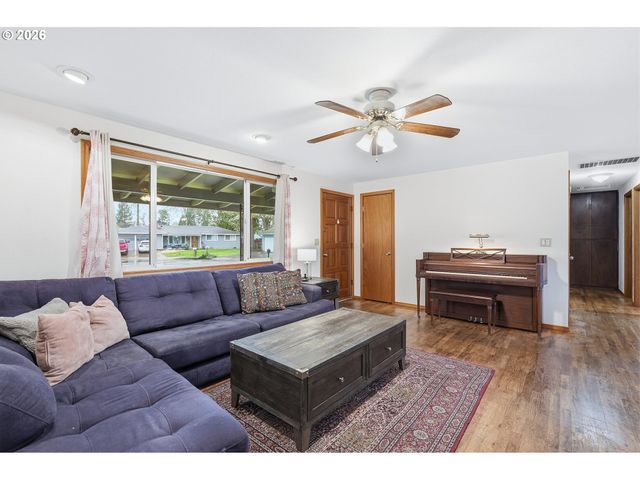 16825 Sw CAMBRIDGE Ct, Beaverton, OR 97078