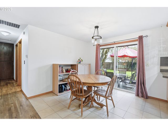 16825 Sw CAMBRIDGE Ct, Beaverton, OR 97078