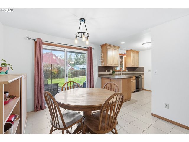 16825 Sw CAMBRIDGE Ct, Beaverton, OR 97078