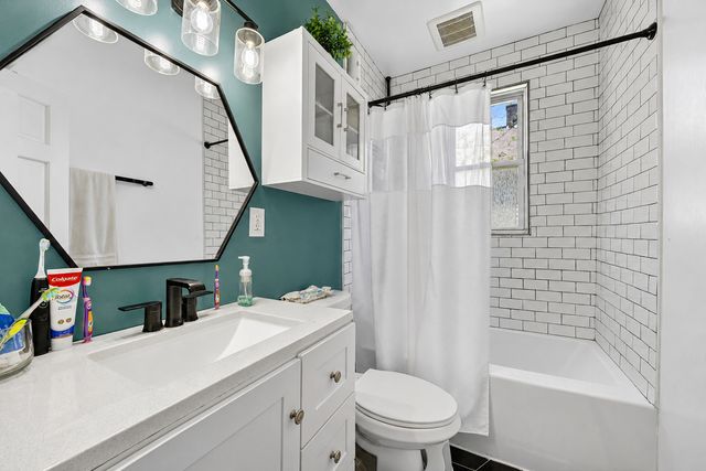13219 S Houston Avenue, Chicago, IL 60633