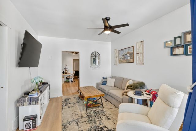 13219 S Houston Avenue, Chicago, IL 60633