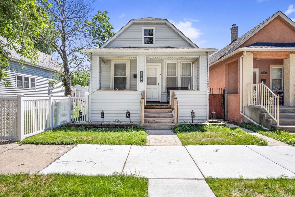 13219 S Houston Avenue, Chicago, IL 60633
