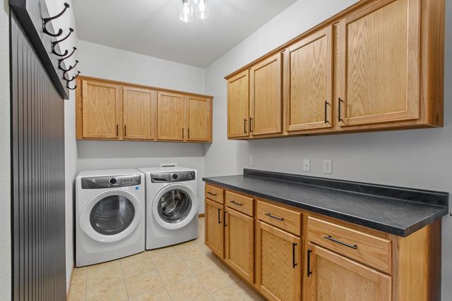 22 Windswept Way, Fitchburg, WI 53719