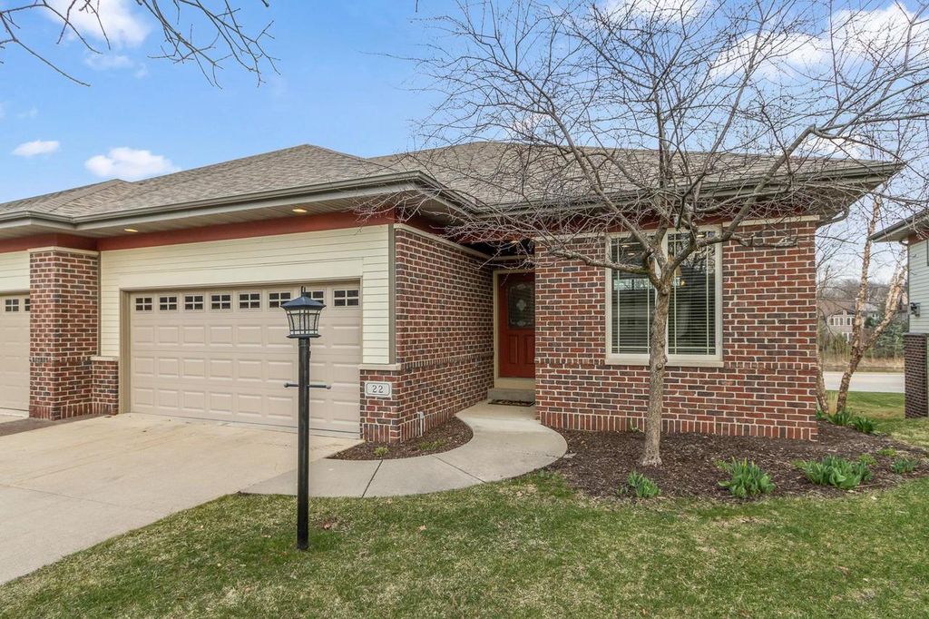 22 Windswept Way, Fitchburg, WI 53719
