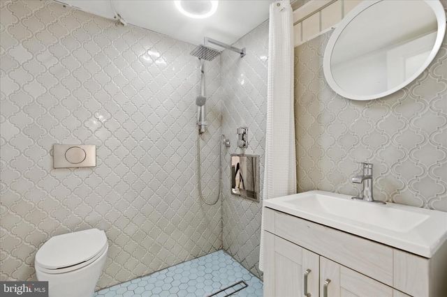 814 S OAK ST, Arlington, VA 22204