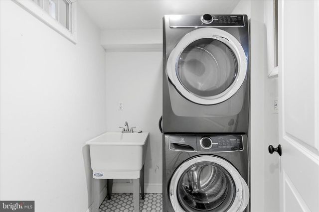 814 S OAK ST, Arlington, VA 22204