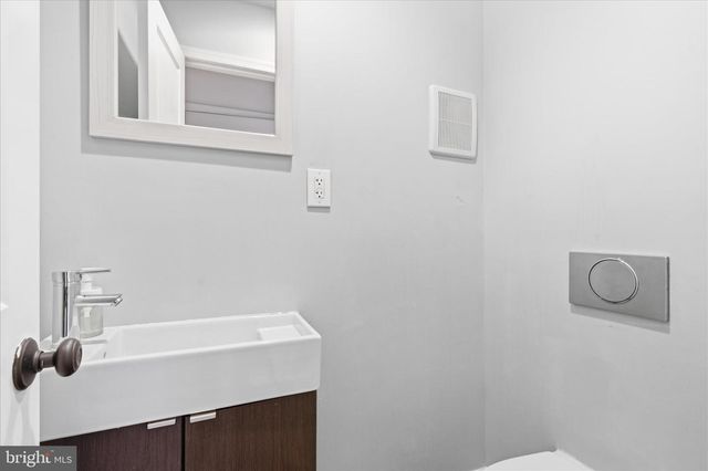 814 S OAK ST, Arlington, VA 22204