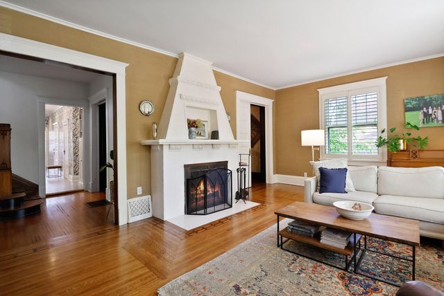 404 Washington Street, Valparaiso, IN 46383