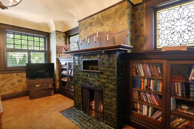 404 Washington Street, Valparaiso, IN 46383