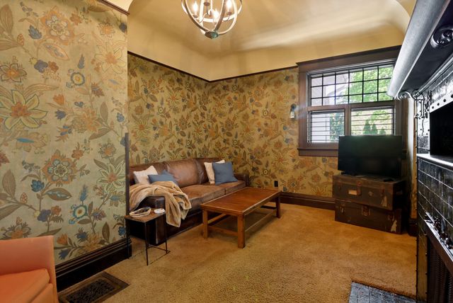 404 Washington Street, Valparaiso, IN 46383