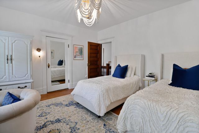 404 Washington Street, Valparaiso, IN 46383