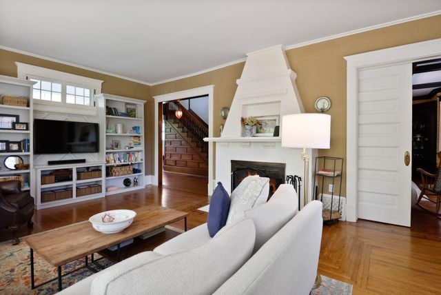 404 Washington Street, Valparaiso, IN 46383