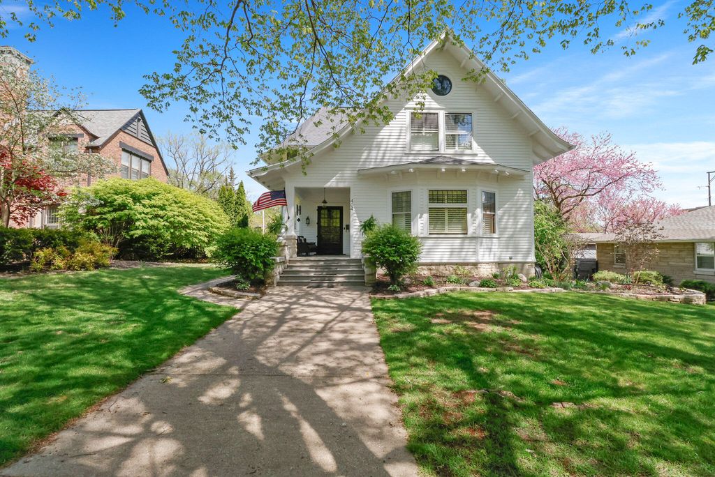 404 Washington Street, Valparaiso, IN 46383