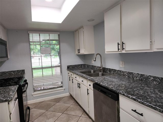 7211 Log View Drive, Houston, TX 77040