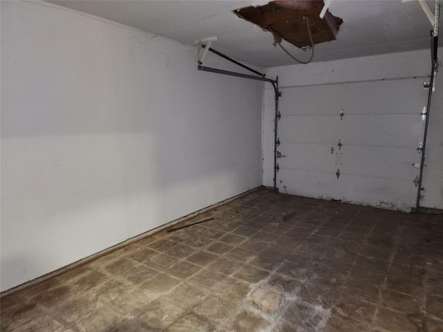 7211 Log View Drive, Houston, TX 77040