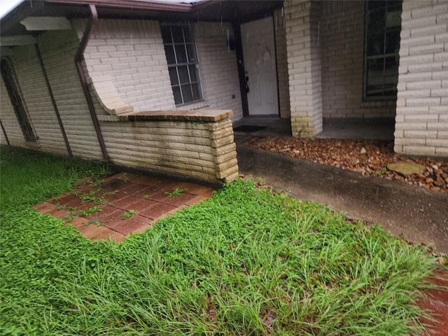 7211 Log View Drive, Houston, TX 77040
