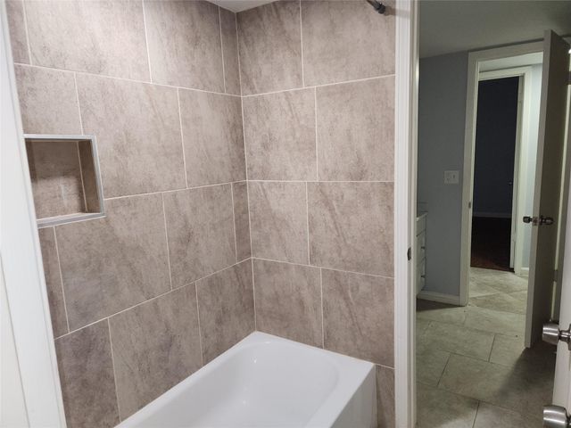 7211 Log View Drive, Houston, TX 77040