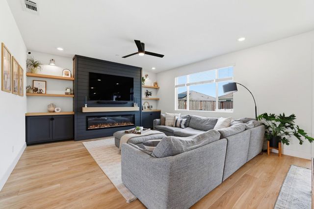 5060 Lisbon Way, Roseville, CA 95747