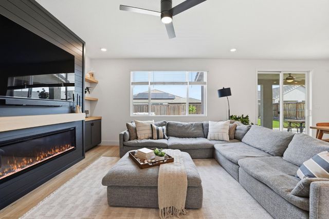 5060 Lisbon Way, Roseville, CA 95747