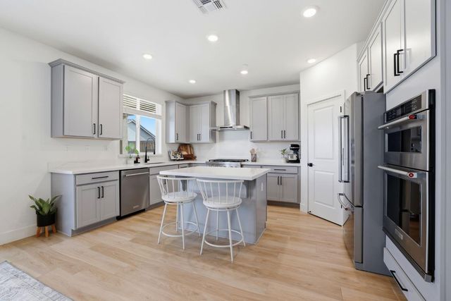 5060 Lisbon Way, Roseville, CA 95747