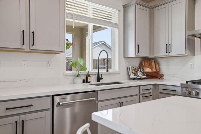 5060 Lisbon Way, Roseville, CA 95747