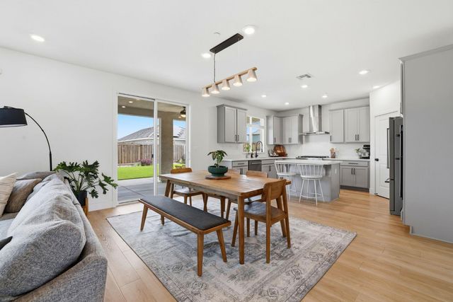 5060 Lisbon Way, Roseville, CA 95747