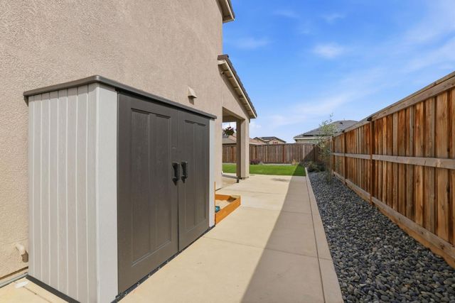 5060 Lisbon Way, Roseville, CA 95747