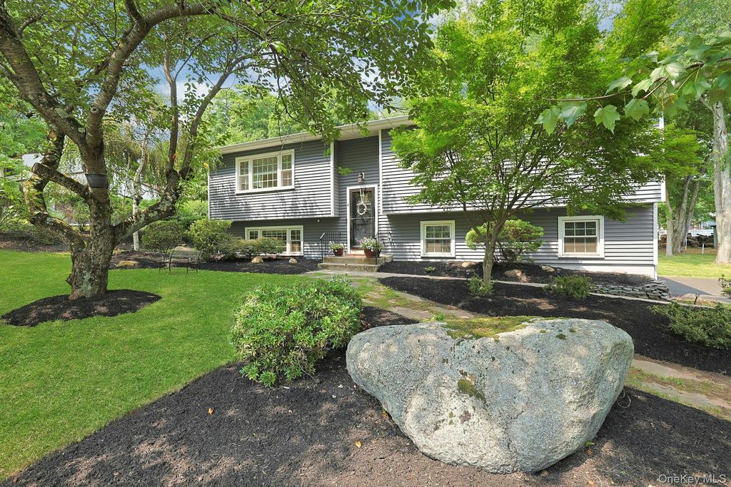 4 Flower Lane, Valley Cottage, NY 10989 — photo 2