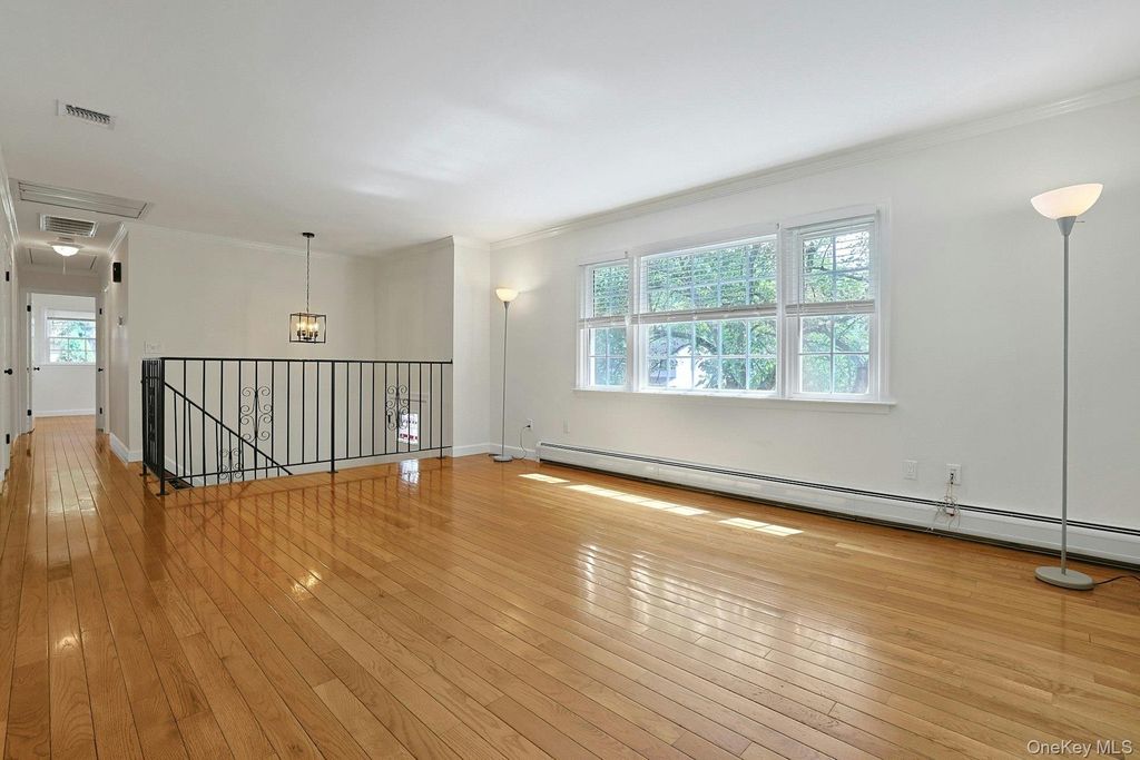 4 Flower Lane, Valley Cottage, NY 10989 — photo 4